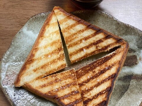 食パンで簡単だけど美味しい塩バターパン　塩パン